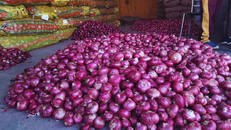 Onion Price: देश की बड़ी मंडियों में प्याज का भाव, बस एक क्लिक में जानें कीमत Onion Price: देश की बड़ी मंडियों में प्याज का भाव, बस एक क्लिक में जानें कीमत