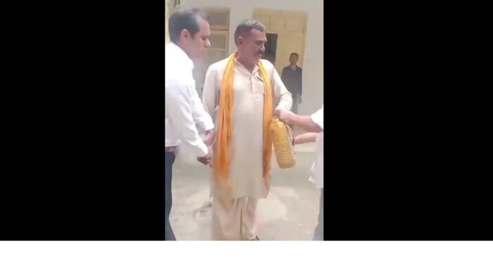 आत्मदाह करने की कोशिश करना किसान