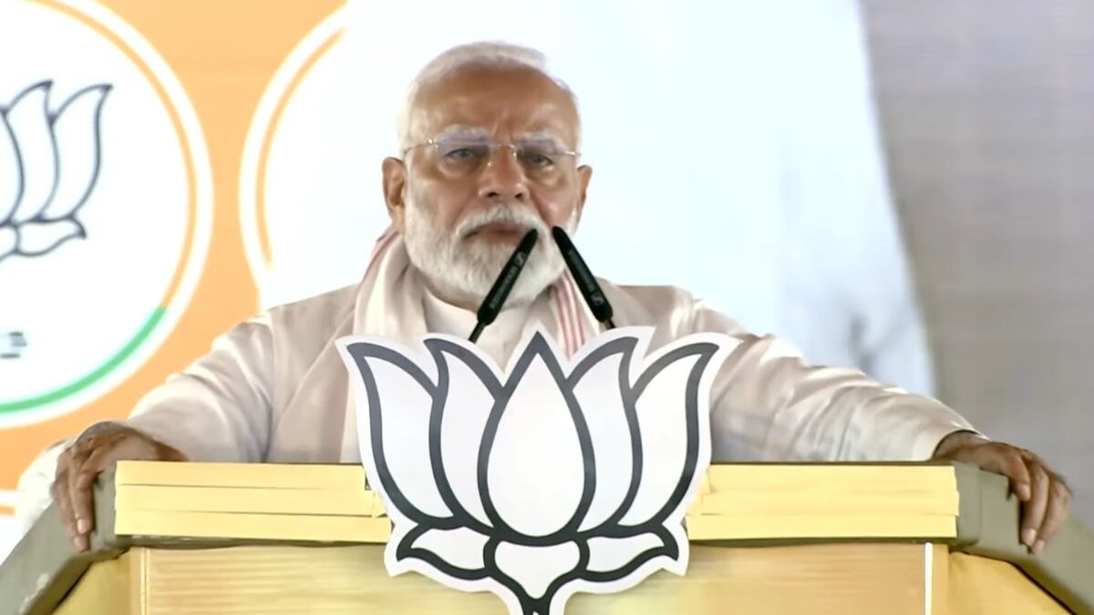 हजारीबाग में जनसभा को संबोधित करते पीएम मोदी.