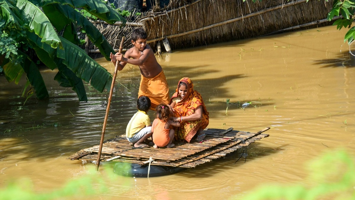 Bihar Flood: बिहार में बाढ़ से भारी तबाही, 2 लाख हेक्टेयर से अधिक रकबे में लगी फसल बर्बाद