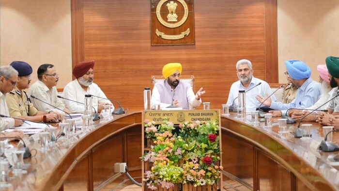 सीएम भगवंत मान के साथ मीटिंग में एसकेएम प्रतिनिधिमंडल. (फोटो- X@BhagwantMann)