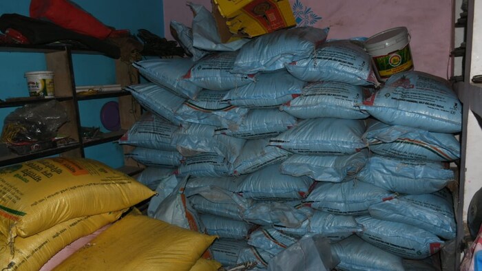 बीते वर्ष की तुलना इस साल नवंबर में फास्फेटिक उर्वरकों की आपूर्ति बढ़ गई है.