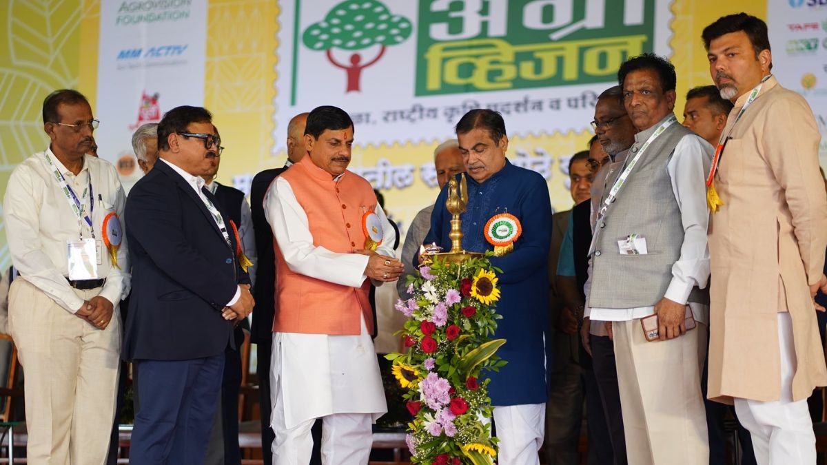 कृषि महाकुंभ एग्रोविजन में मशीनों पर रहा किसानों का फोकस, एग्री ड्रोन के स्टॉल पर जुटे किसान 