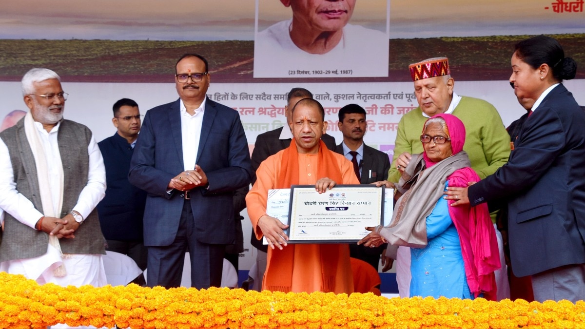 CM योगी ने बताया कि सरकार ने सवा लाख एकड़ भूमि पर प्राकृतिक खेती को बढ़ावा दिया है.