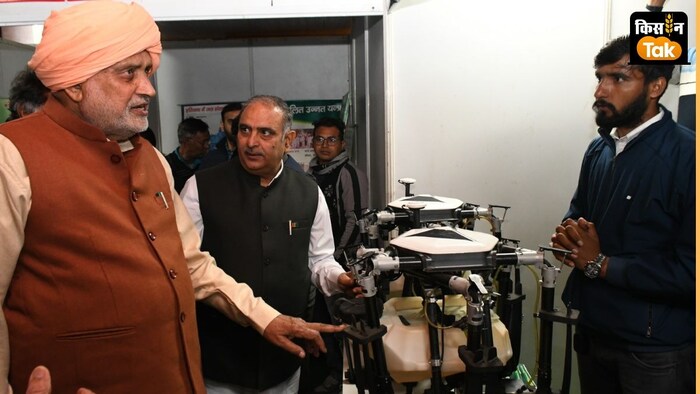 HAU में कृषि प्रदर्शनी का अवलोकन करते कृषि मंत्री श्याम सिंह राणा.