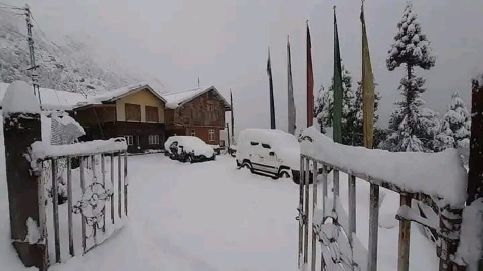 इस बार बदला-बदला सा है बर्फबारी का पैटर्न, मौसम वैज्ञानिक ने बताई इसकी खास वजह इस बार बदला-बदला सा है बर्फबारी का पैटर्न, मौसम वैज्ञानिक ने बताई इसकी खास वजह