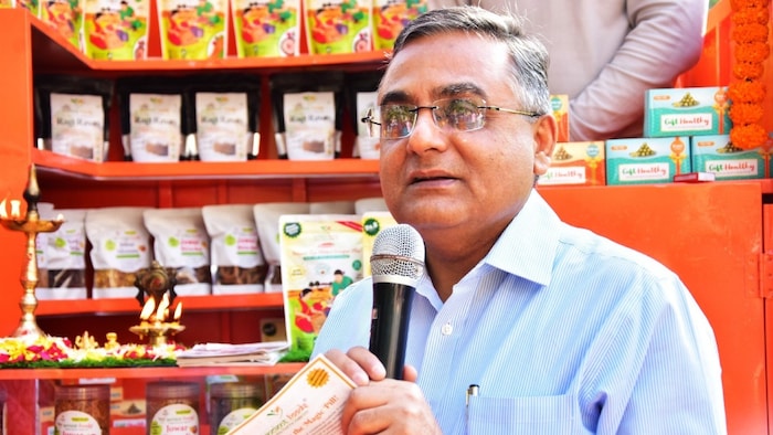 एमपी कैडर के 1996 बैच के आईएएस अधिकारी हैं फैज अहमद किदवई.