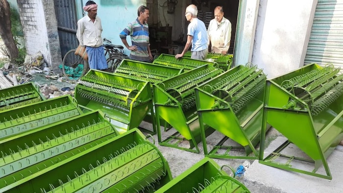 Manual paddy thresher