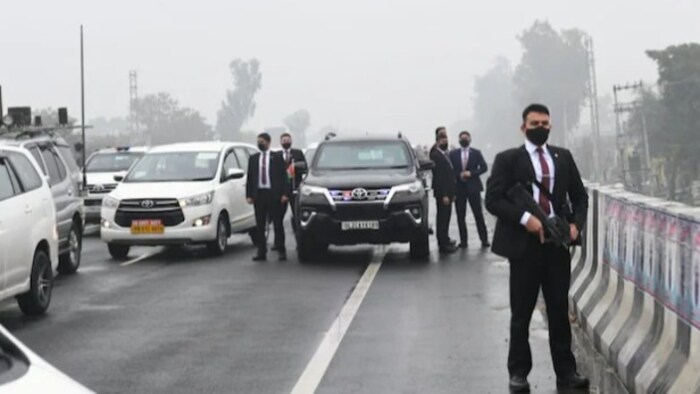 pm modi security breach punjab police officers suspended