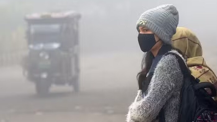 उत्तर प्रदेश में ठंड से निजात अभी नहीं मिलने वाली है.