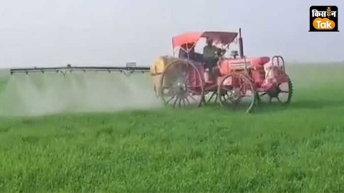 बेगूसराय के किसान ने ट्रैक्टर को स्प्रे मशीन में बदल दिया है.