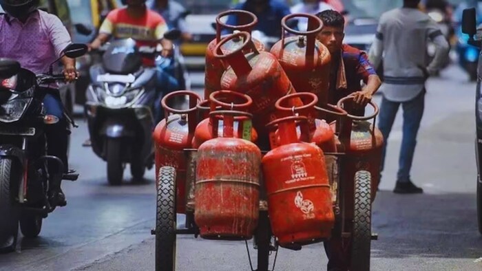 सस्ता हुआ LPG सिलेंडर
