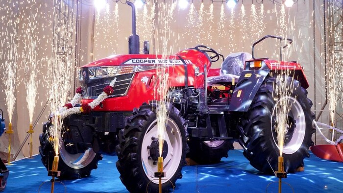 कंपनी ने कहा कि यह ट्रैक्टर सीरीज बेहतर प्रदर्शन, फ्यूल एफिशिएंसी और इनोवेटिव इंजीनियरिंग से लैस है.