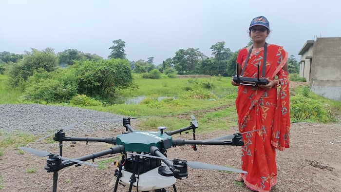 छत्तीसगढ़ महिलाओं को आत्मनिर्भर बना रही ड्रोन तकनीक