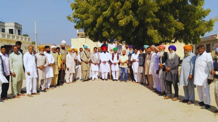 रतनपुरा किसान महापंचायत की तैयारियों में जुटे किसान.