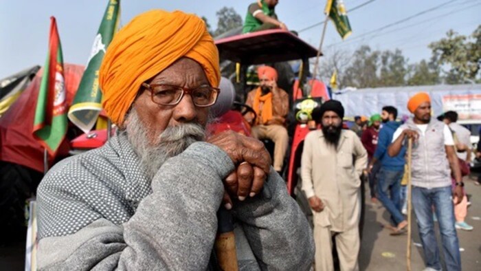 आज पंजाब से चंडीगढ़ आ रहे किसानों के जत्थों को रोका जाने लगा है.