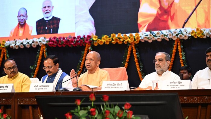 यूपी में योगी आदित्यनाथ सरकार के आठ साल पूरे हो चुके हैं.