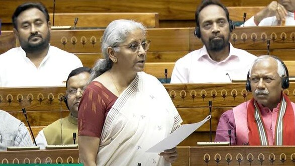 ट्रैक्टर, खाद और कीटनाशकों पर GST घटेगा? कृषि औजारों पर भी टैक्स कटौती कर सकती है सरकार ट्रैक्टर, खाद और कीटनाशकों पर GST घटेगा? कृषि औजारों पर भी टैक्स कटौती कर सकती है सरकार