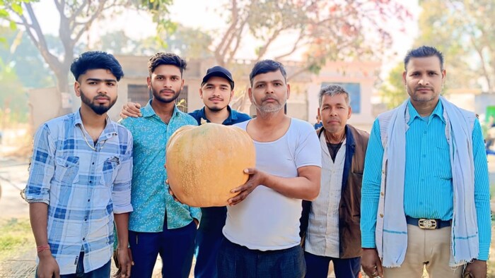 गोंडा जिले के तेजपुर गांव के निवासी किसान जगदेव भारती