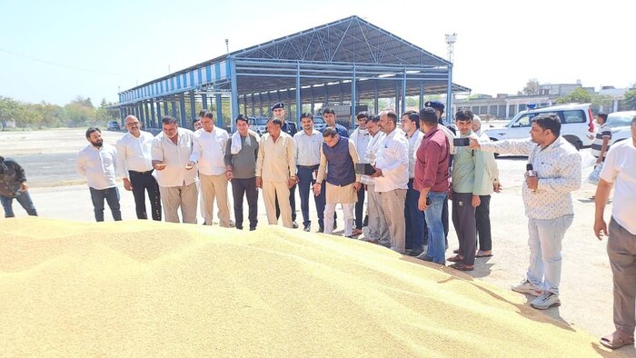 हरियाणा के मंत्री पहुंचे तिगांव मंडी