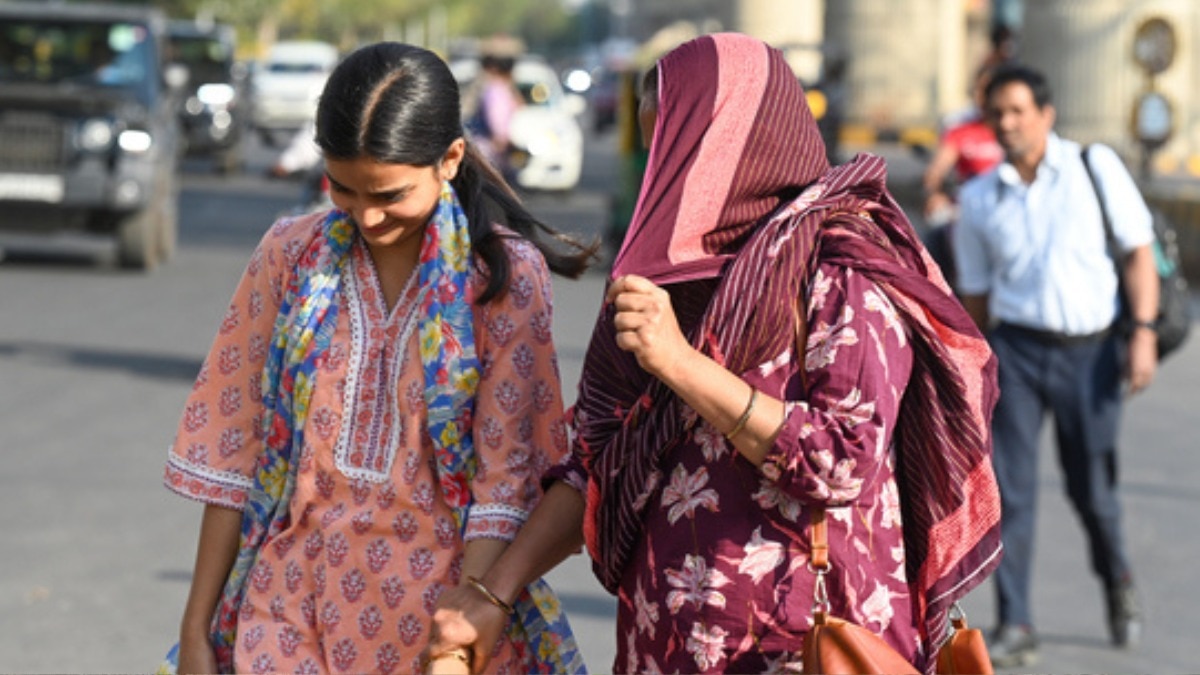 यूपी में मौसम साफ रहेगा और तापमान में भी उछाल आएगा.