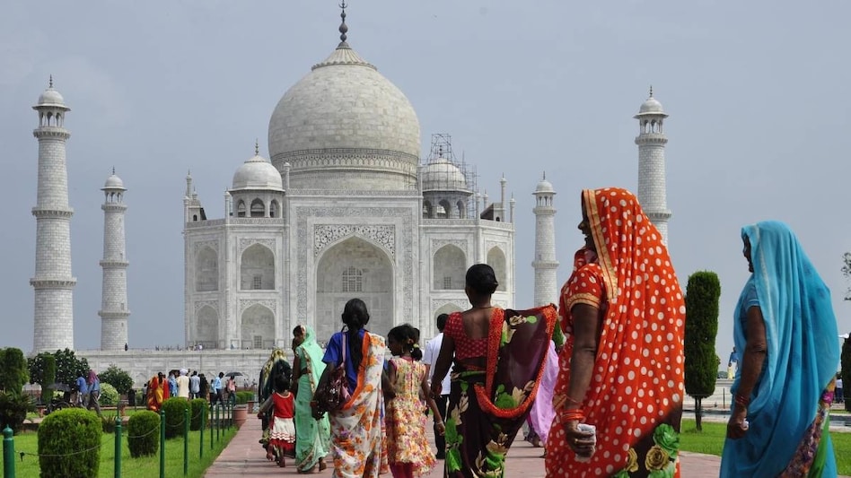 कई राज्यों में है 'लाडकी बहिण योजना' जैसी स्कीम, जानें महिलाओं को क्या मिलता है लाभ कई राज्यों में है 'लाडकी बहिण योजना' जैसी स्कीम, जानें महिलाओं को क्या मिलता है लाभ