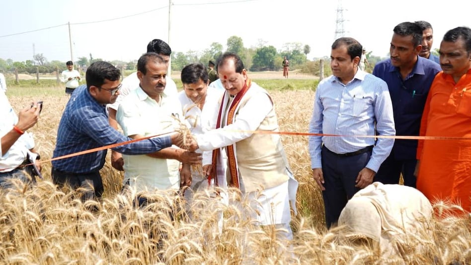 बीज, गोदाम और भरोसा...सीता की धरती से किसानों के दिल की बात, शुरू हुआ 'कल्याण संवाद' बीज, गोदाम और भरोसा...सीता की धरती से किसानों के दिल की बात, शुरू हुआ 'कल्याण संवाद'