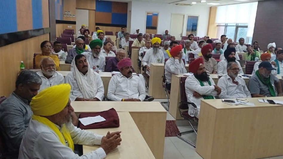 बिहार चुनाव में एक्टिव मोड में रहेगा संयुक्त किसान मोर्चा, 10 महापंचायत लगाने का फैसला बिहार चुनाव में एक्टिव मोड में रहेगा संयुक्त किसान मोर्चा, 10 महापंचायत लगाने का फैसला