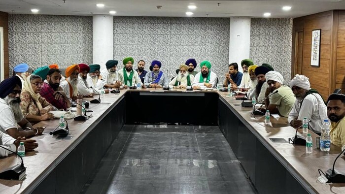 किसान संगठन अपनी मांग पर अड़े