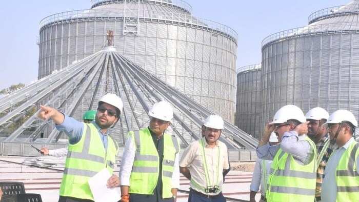 उत्तर प्रदेश में कुल 25 कंप्रेस्ड बायोगैस प्लांट स्थापित हैं.