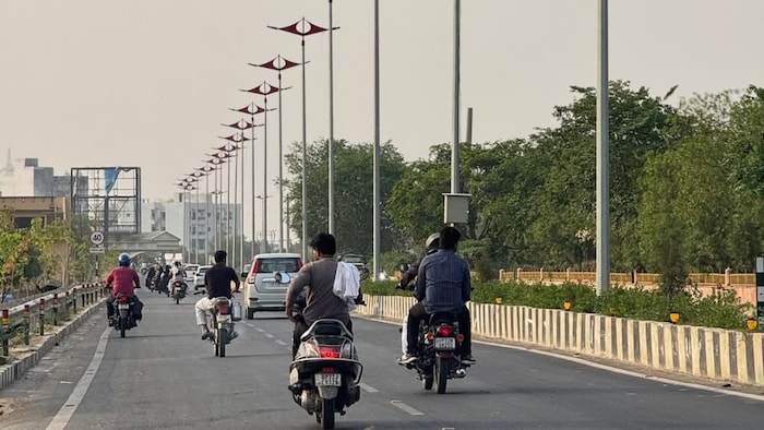 उत्तर प्रदेश में मई के पहले हफ्ते से ही मौसम सुहाना बना हुआ है.