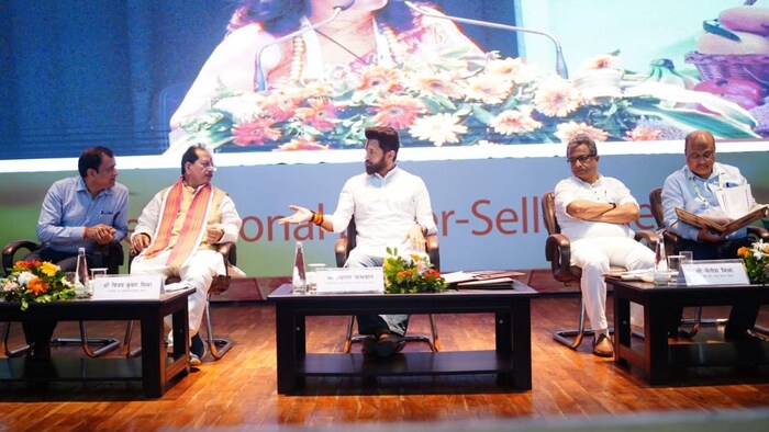 बिहार में आयोजन में मौजूद केंद्रीय मंत्री चिराग पासवान