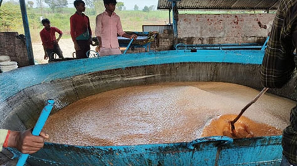 Jaggery Making: 12 सौ रुपये का मीटर बताता है कि किस गन्ने का रस गुड़ बनाने लायक है Jaggery Making: 12 सौ रुपये का मीटर बताता है कि किस गन्ने का रस गुड़ बनाने लायक है