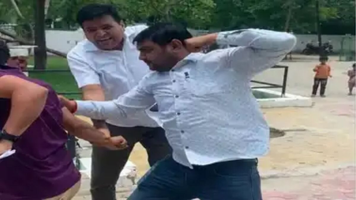 किसान की पिटाई का वीडियो वायरल