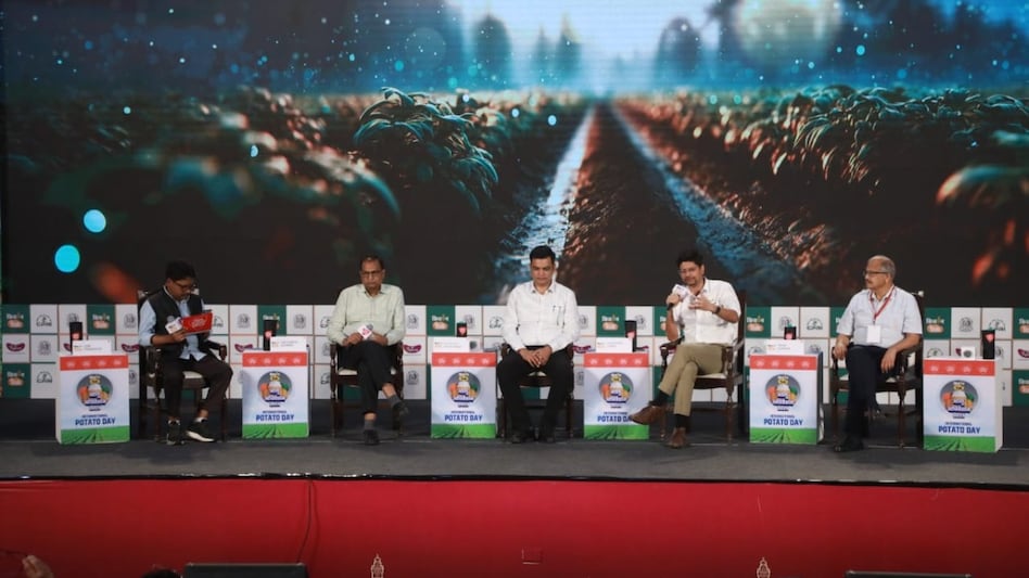 Kisan Tak Summit: किसान भी आलू-सब्जी के लिए बना सकते हैं कोल्ड स्टोरेज, जानें कैसे मिलेगी मदद  Kisan Tak Summit: किसान भी आलू-सब्जी के लिए बना सकते हैं कोल्ड स्टोरेज, जानें कैसे मिलेगी मदद