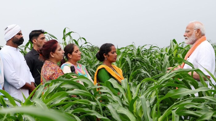 PM Modi With Farmers