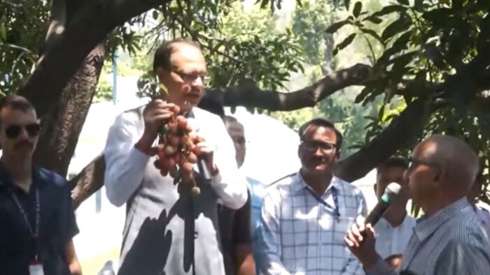 SHivraj with Uttarkhand Farmers