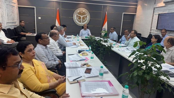 उत्तर प्रदेश के कृषि उत्पादन आयुक्त दीपक कुमार ने बुलाई बैठक