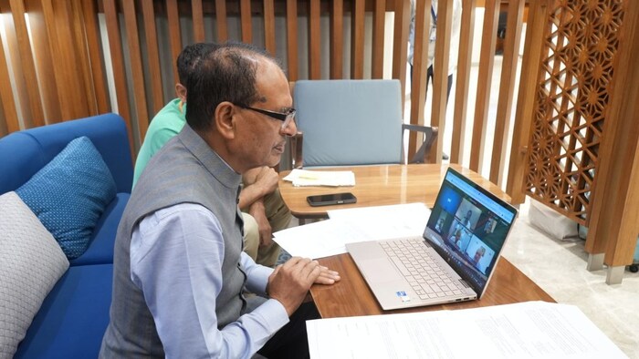 Shivraj Singh VC with Karnataka Minister