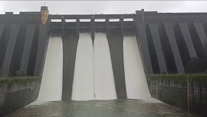 Effect of rainfall on dam water levels