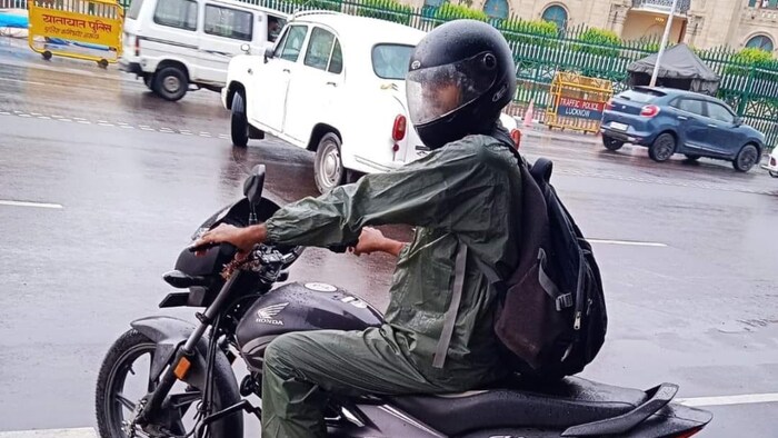 उत्तर प्रदेश में बारिश का सिलसिला जारी है.