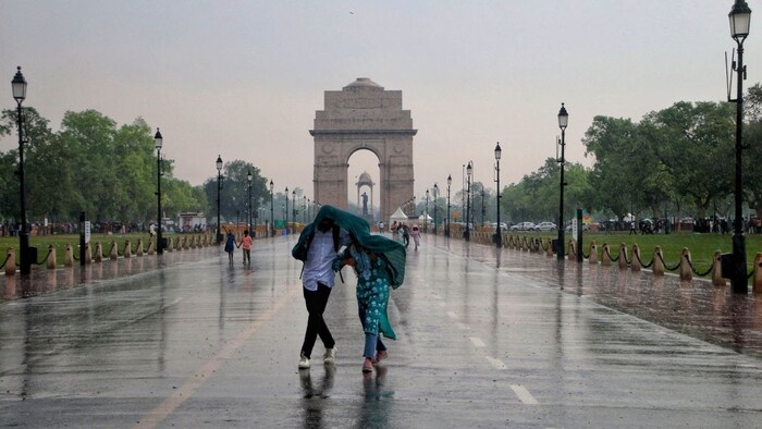 Preparations are being made for fake rain in Delhi