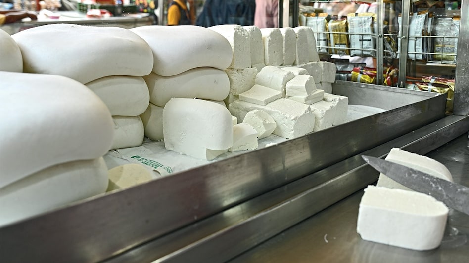 Analog Paneer: FSSAI ने कसी नकेल, पैकिंग पर बताना होगा ये एनालॉग पनीर है, अभी ऐसे हो रहा फर्जीवाड़ा Analog Paneer: FSSAI ने कसी नकेल, पैकिंग पर बताना होगा ये एनालॉग पनीर है, अभी ऐसे हो रहा फर्जीवाड़ा