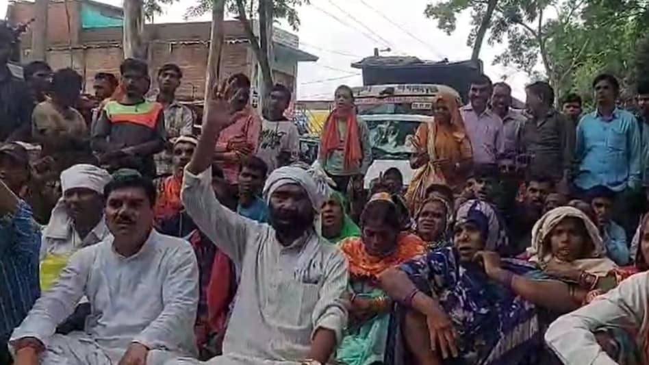 MP में खाद की किल्लत! अनूपपुर में किसानों ने किया चक्का जाम, कांग्रेस MLA मार्को भी धरने पर बैठे MP में खाद की किल्लत! अनूपपुर में किसानों ने किया चक्का जाम, कांग्रेस MLA मार्को भी धरने पर बैठे