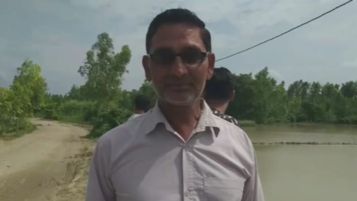 खेत से अचानक निकलने लगे आग के शोले