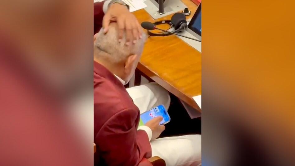 जब पता है कि कैमरा है तो क्यों रमी खेलूंगा...अपने बचाव में बोले महाराष्ट्र के कृषि मंत्री कोकाटे  जब पता है कि कैमरा है तो क्यों रमी खेलूंगा...अपने बचाव में बोले महाराष्ट्र के कृषि मंत्री कोकाटे