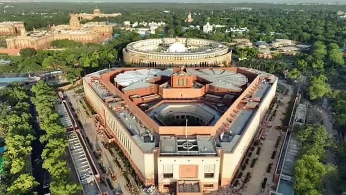 देश के पहले सहकारी विश्वविद्यालय त्रिभुवन