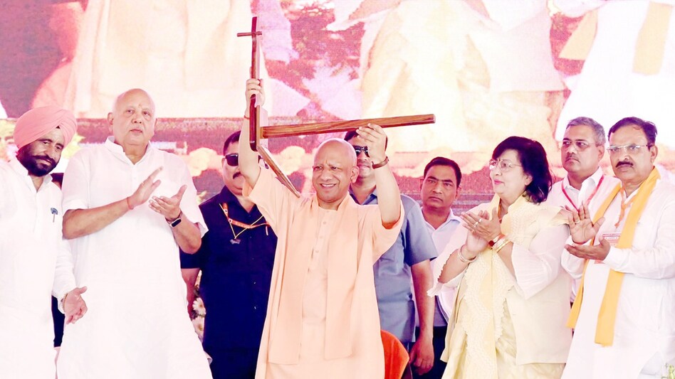 योगी सरकार ने कृषि श्रमिकों को दिया तोहफा, जानें अब कितनी मिलेगी न्यूनतम मजदूरी योगी सरकार ने कृषि श्रमिकों को दिया तोहफा, जानें अब कितनी मिलेगी न्यूनतम मजदूरी