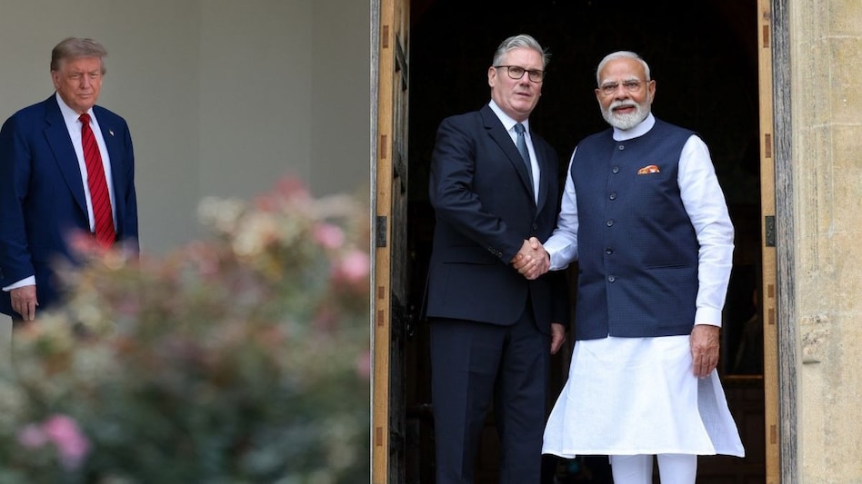 ब्रिटेन के जरिए डोनाल्ड ट्रंप को कड़ा संदेश, सिर्फ अमेरिकी बाजार का मोहताज नहीं है भारत  ब्रिटेन के जरिए डोनाल्ड ट्रंप को कड़ा संदेश, सिर्फ अमेरिकी बाजार का मोहताज नहीं है भारत