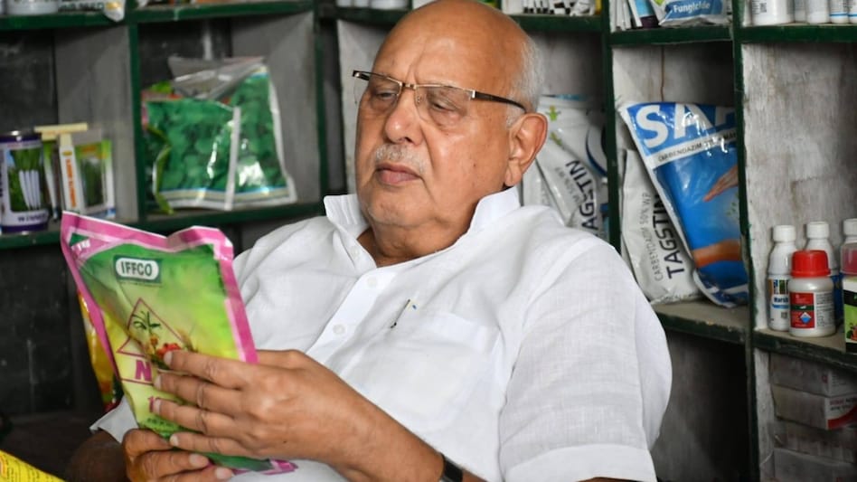 खरीफ सीजन में खाद की कमी को लेकर यूपी के कृषि मंत्री शाही ने दी सफाई, किसानों से की ये अपील  खरीफ सीजन में खाद की कमी को लेकर यूपी के कृषि मंत्री शाही ने दी सफाई, किसानों से की ये अपील